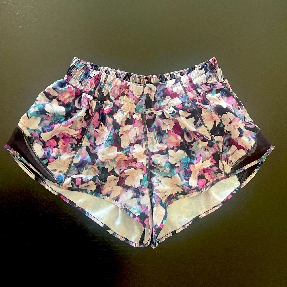 Lululemon Hotty Hot 2.5 LR Shorts size 6
